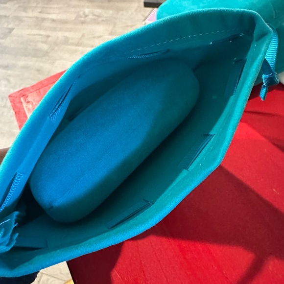 Shop Khoi Teal Velvet Jewelry Box - Picture 9 of 10